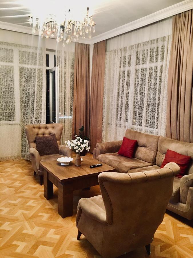 Apartment Gulia バトゥーミ エクステリア 写真